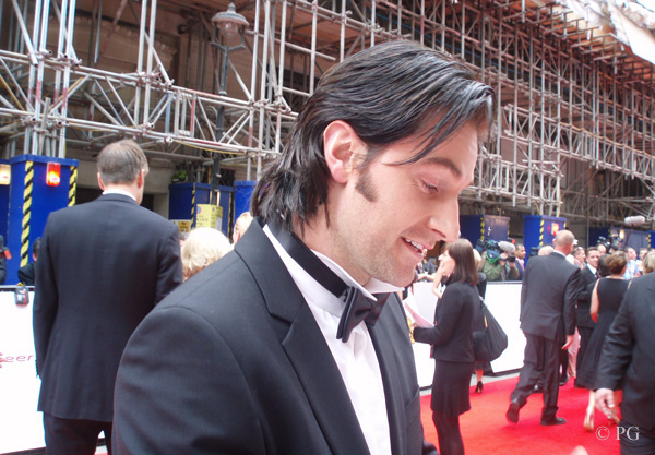 Richard Armitage signing autographs at the BAFTAs