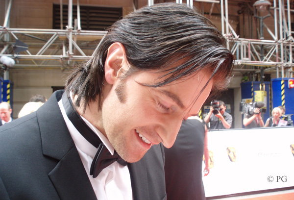 Richard Armitage signing autographs at the BAFTAs